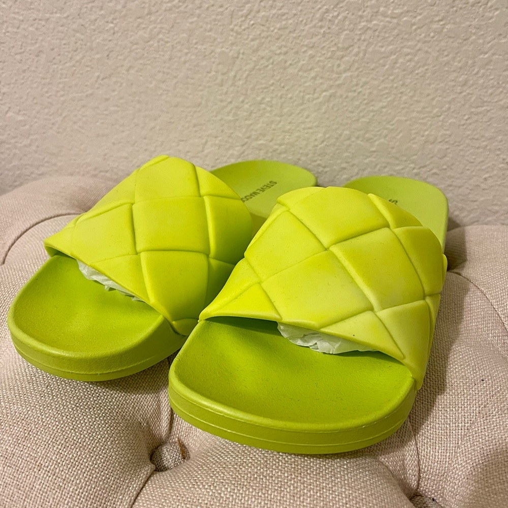 NWT Steve Madden Neon Green Quilted Slides/Sandals